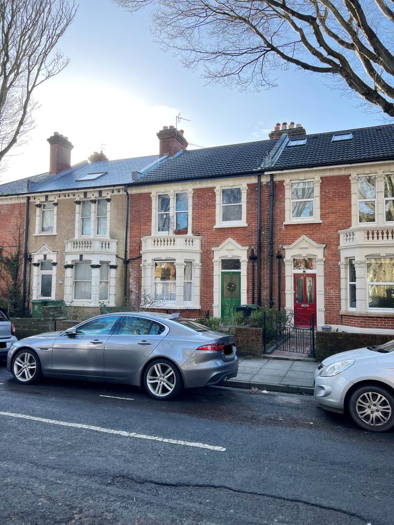 Lot: 72 - TWO FREEHOLD FLATS FOR INVESTMENT -